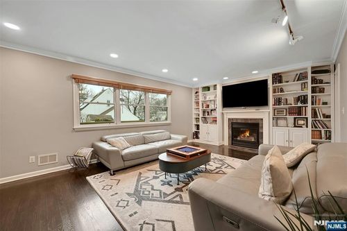 288 Schley Place, Teaneck, NJ, 07666 | Card Image