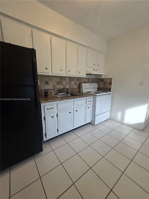 apt-17-1400 N 17th Ave, Hollywood, FL, 33020-2801 | Card Image