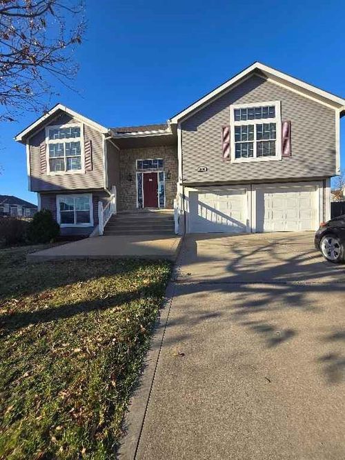 4000 Cades Cv, Leavenworth, KS, 66048-8501 | Card Image