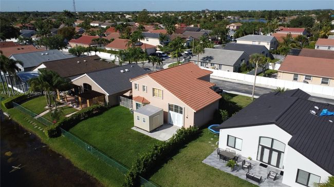 975 Nw 165 Th Ave, House other with 4 bedrooms, 3 bathrooms and null parking in Pembroke Pines FL | Image 4