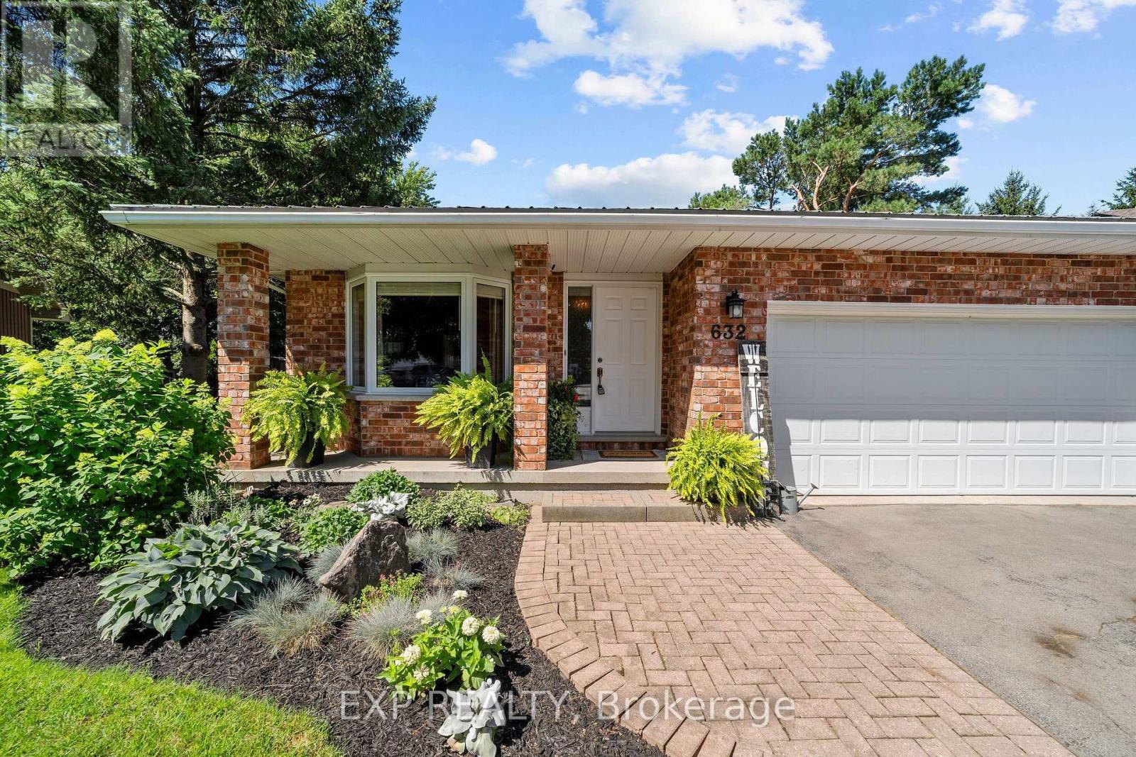 Residential in Strathroy-Caradoc (Mount Brydges) 3