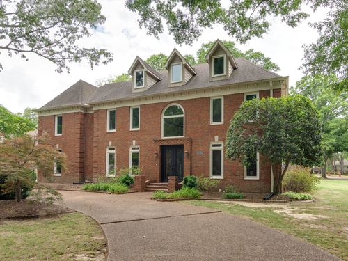 2085 Deerwoods Cv, Germantown, TN, 38139-5622 | Card Image