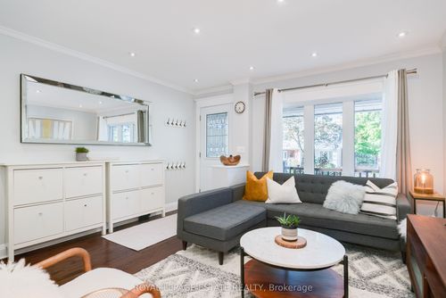 331 Scarborough Rd, Toronto, ON, M4E3M9 | Card Image