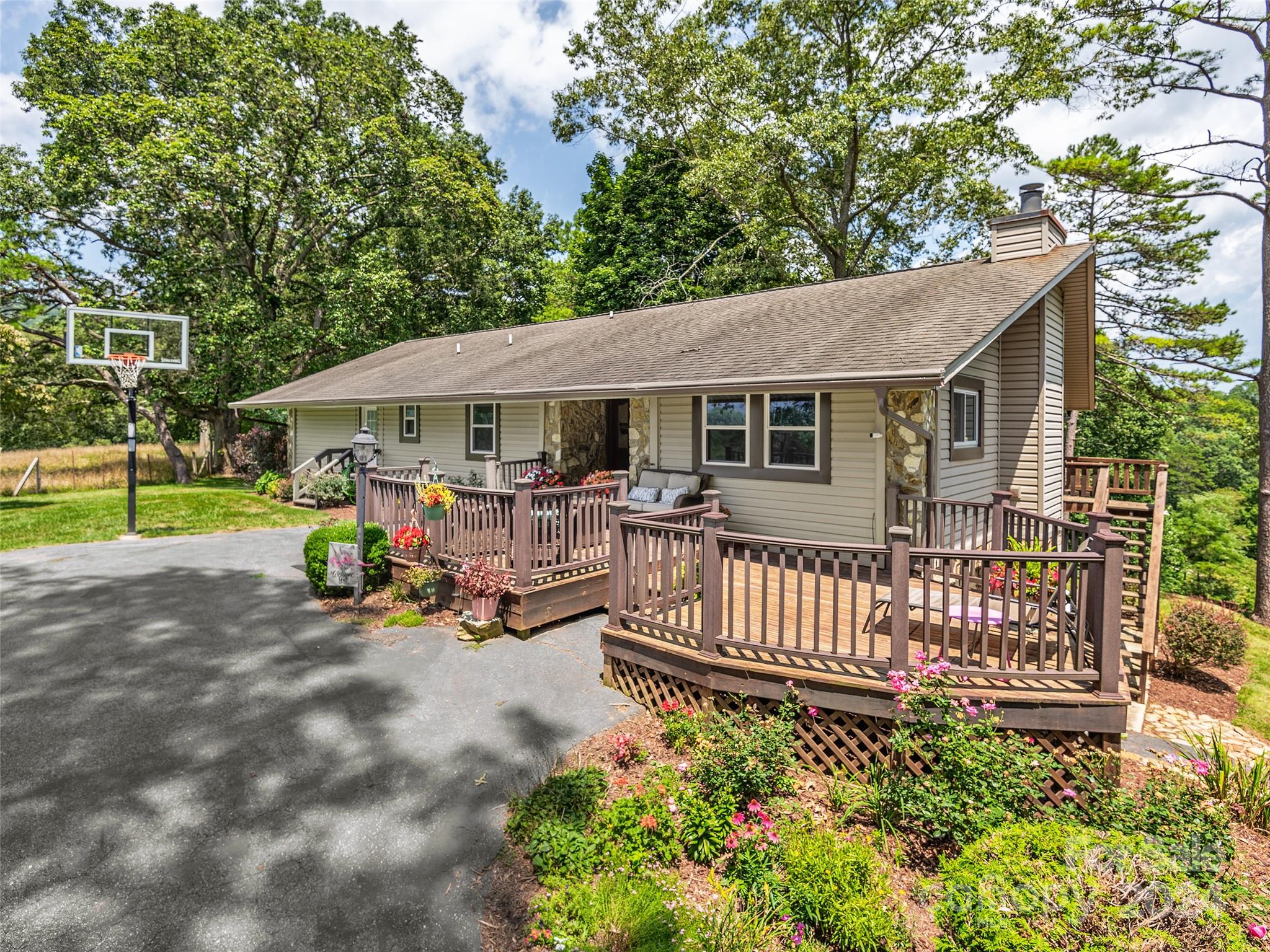 Oak Ridge Dr, Clyde, NC 28721