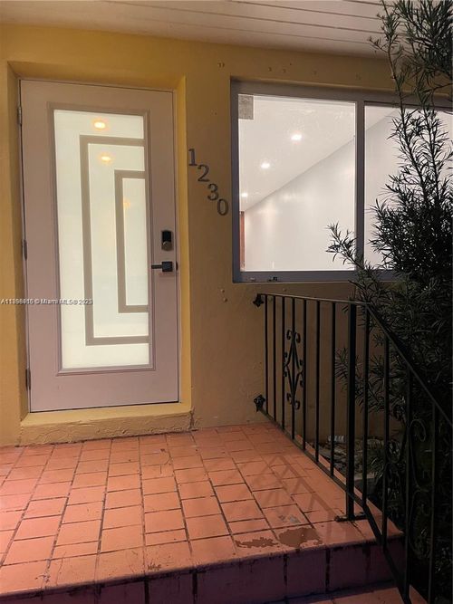 1230 Ne 148th St, Miami, FL, 33161-2551 | Card Image