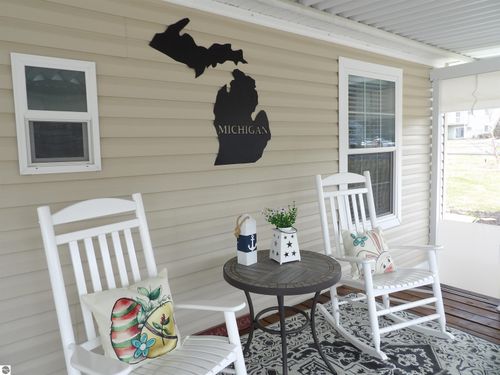 637 Partridge Dr, Cadillac, MI, 49601-3623 | Card Image