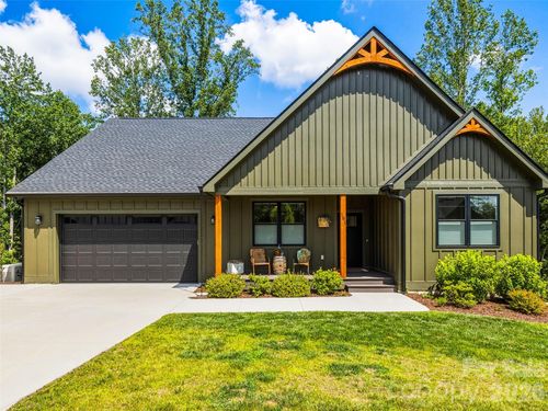 181 Byron Forest Dr, Horse Shoe, NC, 28742-1100 | Card Image