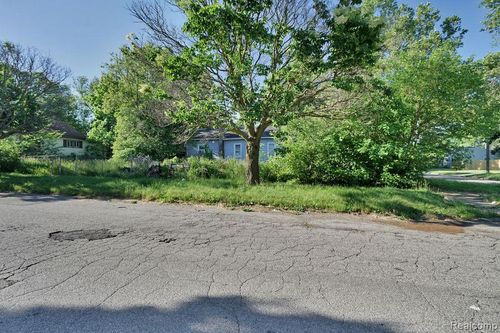 4201 Brunswick Ave, Flint, MI, 48507-2528 | Card Image