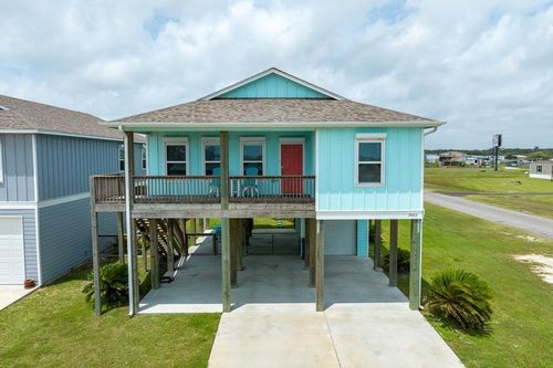 2403 S Bronte St, Rockport, TX, 78382-7429 | Card Image