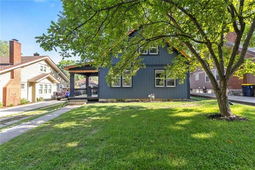 17 E 65th Ter, Kansas City, MO, 64113-2347 | Card Image