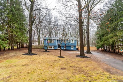 9 Stemmer Ln, Suffern, NY, 10901-4304 | Card Image