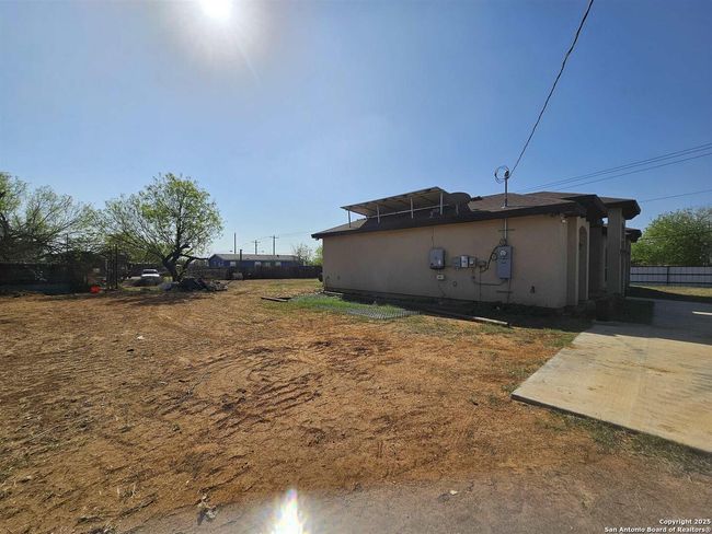 110 N Tejas Ave, House other with 3 bedrooms, 3 bathrooms and null parking in Encinal TX | Image 29
