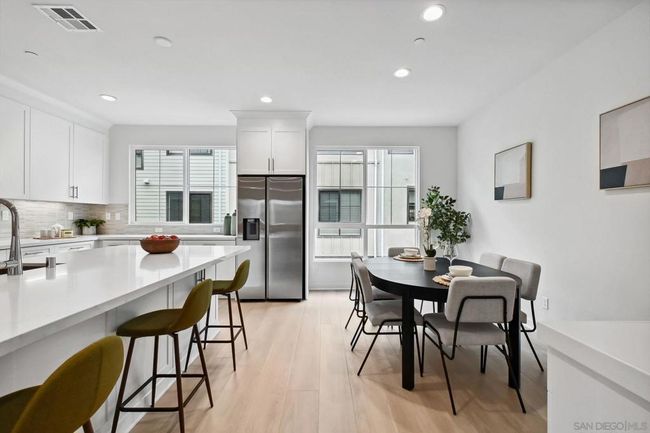 2581 Broom Ln, Townhouse with 4 bedrooms, 4 bathrooms and 2 parking in Carlsbad CA | Image 10