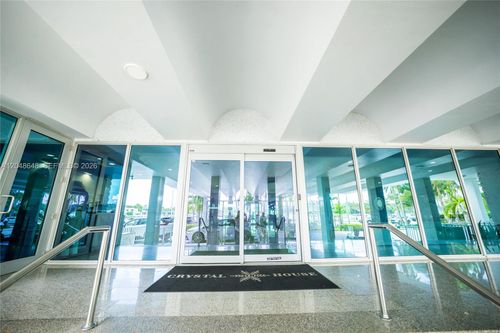 14h-5055 Collins Ave, Miami Beach, FL, 33140-2711 | Card Image