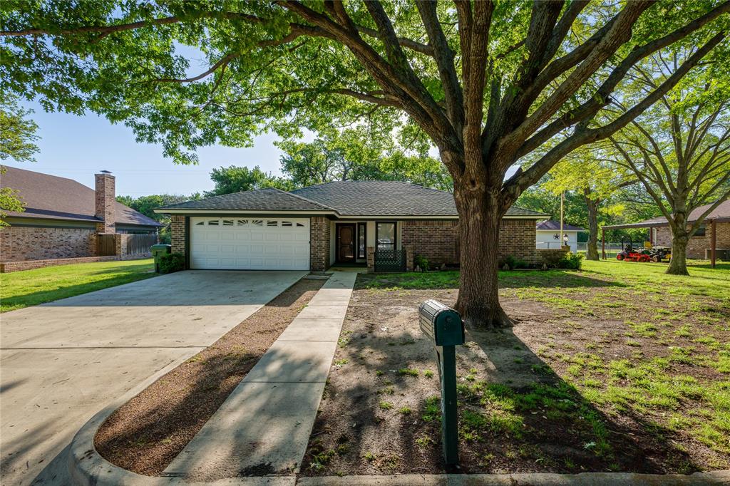 Huggins Dr, Springtown, TX 76082