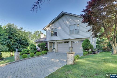 38 Ash St, Englewood Cliffs, NJ, 07632-1503 | Card Image