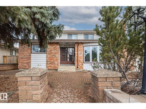 8812 135 Ave Nw, Edmonton, AB, T5E1N3 | Card Image
