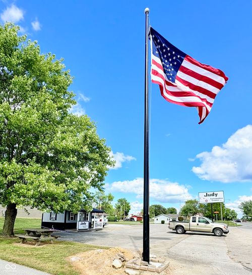 221 E Pat Rady Way, Bainbridge, IN, 46105-5508 | Card Image