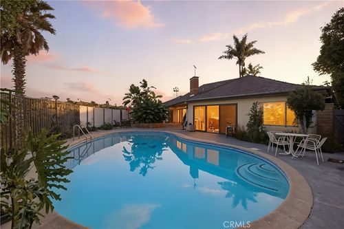 4400 Don Zarembo Dr, Baldwin Hills, CA, 90008-4119 | Card Image