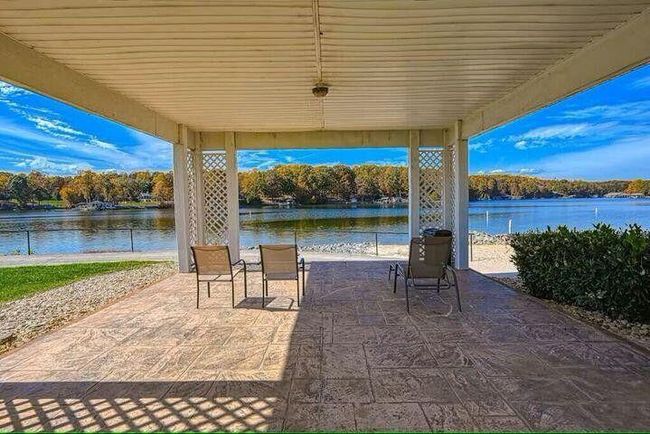 Mariners Landing shady spot by beach | Image 57
