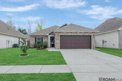 18064 Terraceside Dr, Prairieville, LA, 70769-6492 | Card Image
