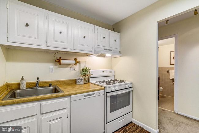 UNIT-1207 - 5340 Holmes Run Pkwy, Condo with 2 bedrooms, 1 bathrooms and null parking in ALEXANDRIA VA | Image 9