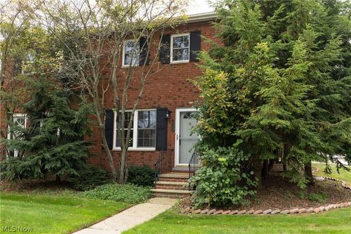 20199 Grannis Rd, Fairview Park, OH, 44126-1521 | Card Image