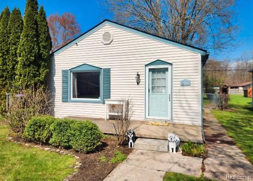 51380 Ashley St, New Baltimore, MI, 48047-3260 | Card Image