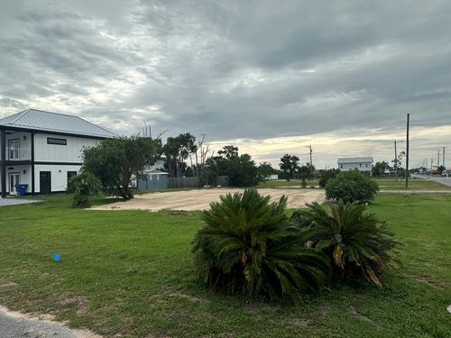 211 Carolina Dr, Mexico Beach, FL, 32456-0186 | Card Image
