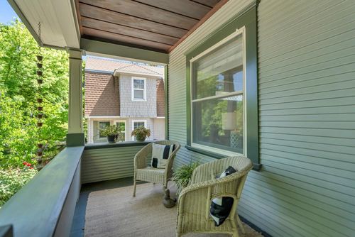 2720 Portola Way, Sacramento, CA, 95818-3534 | Card Image