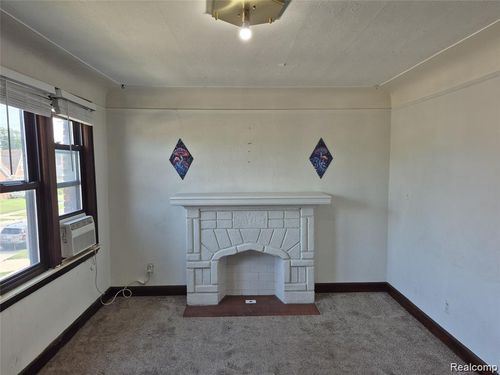 2-7917 Theisen St, Dearborn, MI, 48126-1245 | Card Image