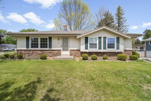 1520 Riverdale Dr, Oconomowoc, WI, 53066-3438 | Card Image