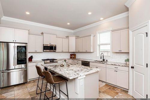 6302 Soaring Dr, Gonzales, LA, 70737-8642 | Card Image