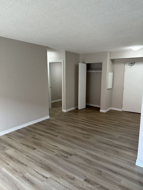 102-185 Lisgar Ave, Tillsonburg, ON, N4G3L5 | Card Image