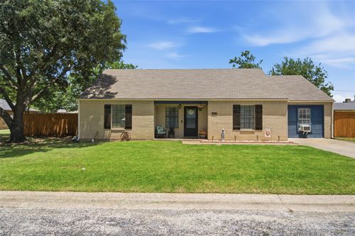 217 N Laramie Cir, Pilot Point, TX, 76258-2607 | Card Image