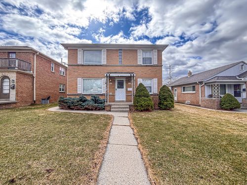 8909 W Burleigh St, Milwaukee, WI, 53222-3629 | Card Image