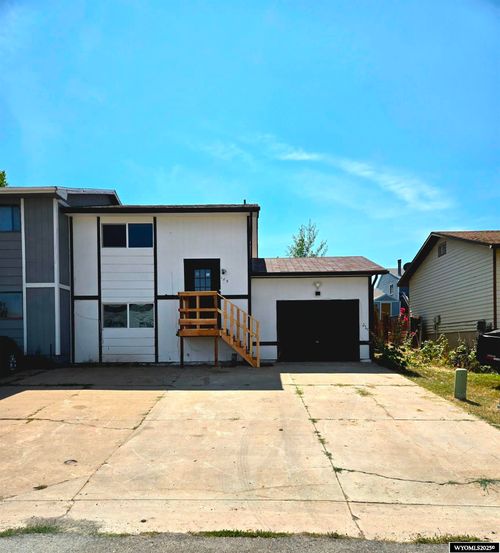 109 Barrett Ave, Evanston, WY, 82930-4917 | Card Image