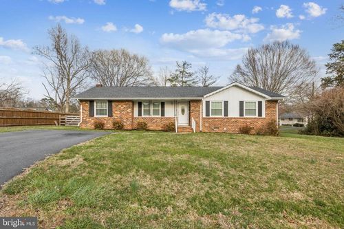 2 Bell Air Ct, FREDERICKSBURG, VA, 22405-1738 | Card Image
