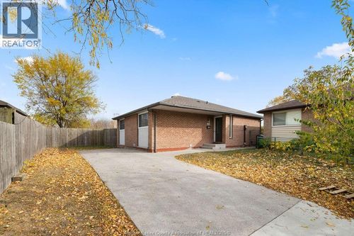 {{alt}} | Card Image