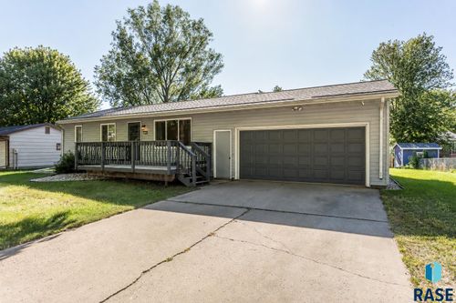 2201 S Grandview Ave, Sioux Falls, SD, 57103-6326 | Card Image