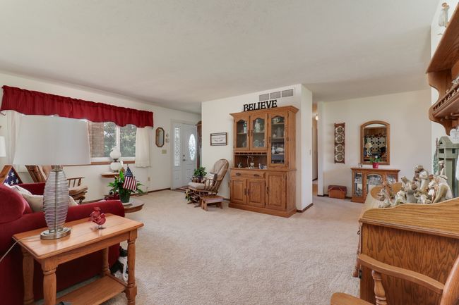 34 Pembrook Cir, House other with 3 bedrooms, 2 bathrooms and 2 parking in Bloomington IL | Image 7