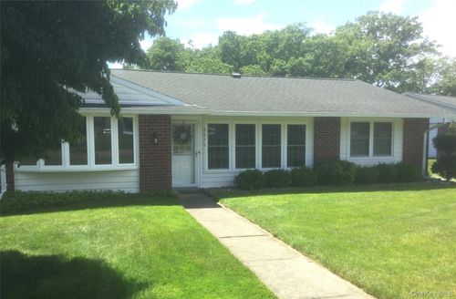 b-207 Woodbridge Dr, Ridge, NY, 11961-8154 | Card Image