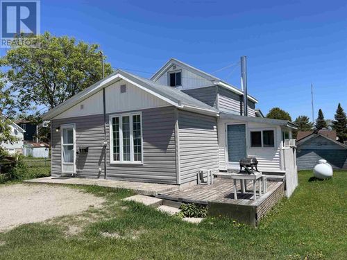 46 Queen St, Chapleau, ON, P0M1K0 | Card Image