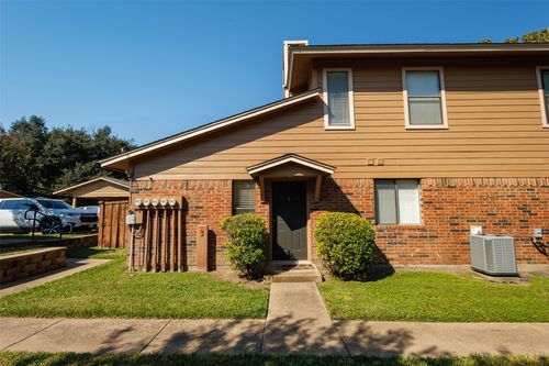 5640 Cedar Creek Dr, Benbrook, TX, 76109-5768 | Card Image