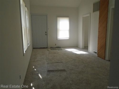 8087 Continental Ave, Warren, MI, 48089-1608 | Card Image