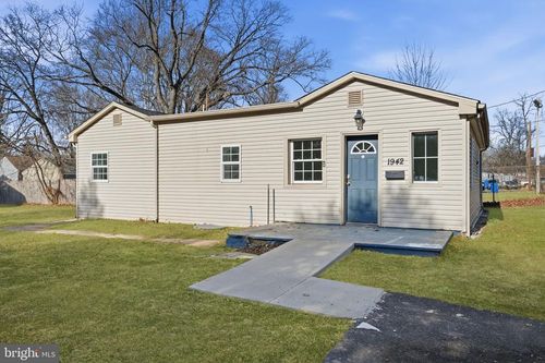 1942 Ford Rd, BRISTOL, PA, 19007-6740 | Card Image