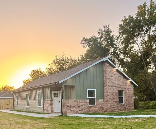 2824 Williams St, Greenville, TX, 75401-3733 | Card Image
