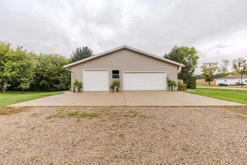 205 W 4th St, Lake Park, IA, 51347-1065 | Card Image