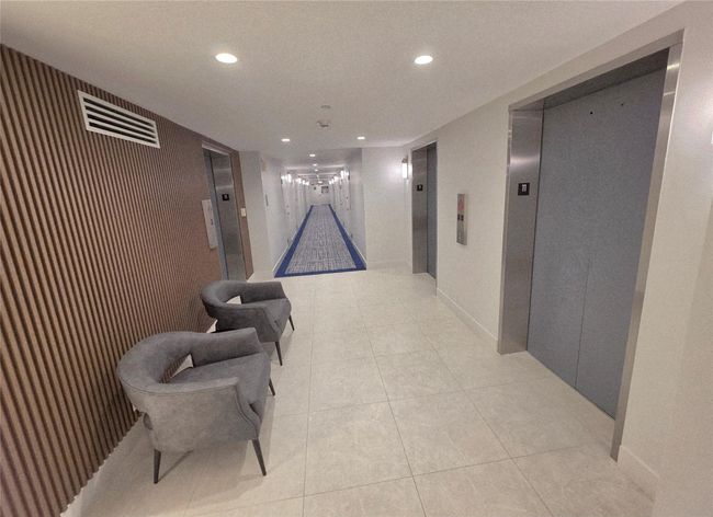 Elevator, 11th floor | Image 12
