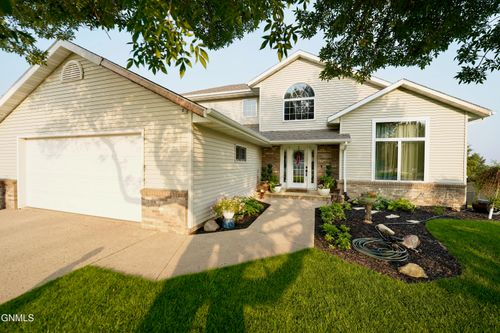 1702 Evergreen Dr Nw, Jamestown, ND, 58401-2219 | Card Image